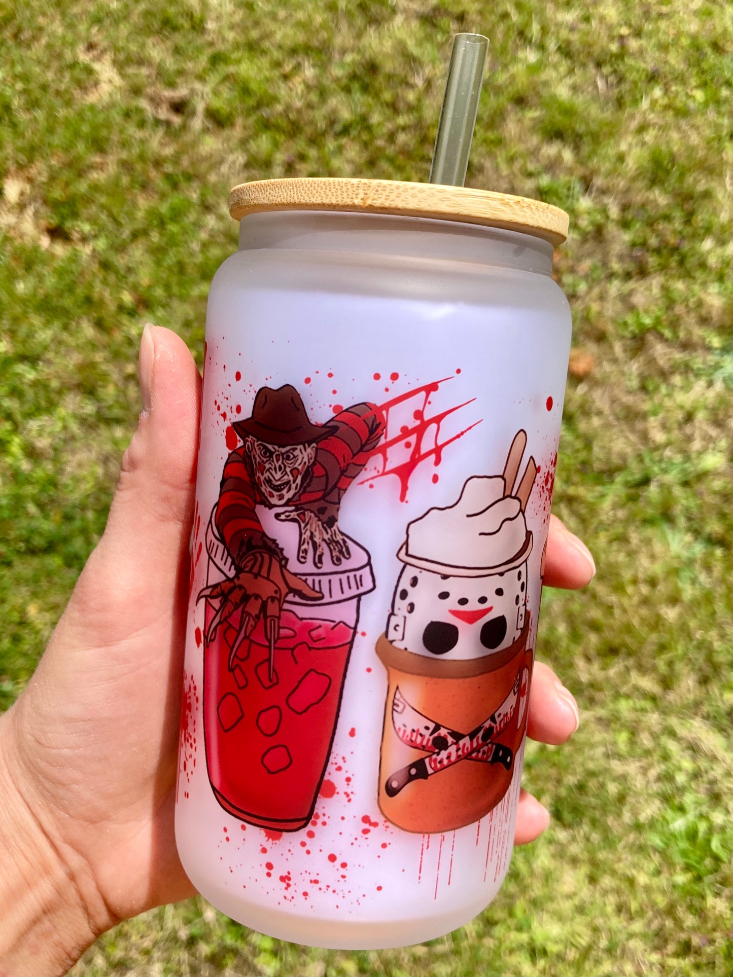 Tumbler with illustrations of drinks on a grassy background