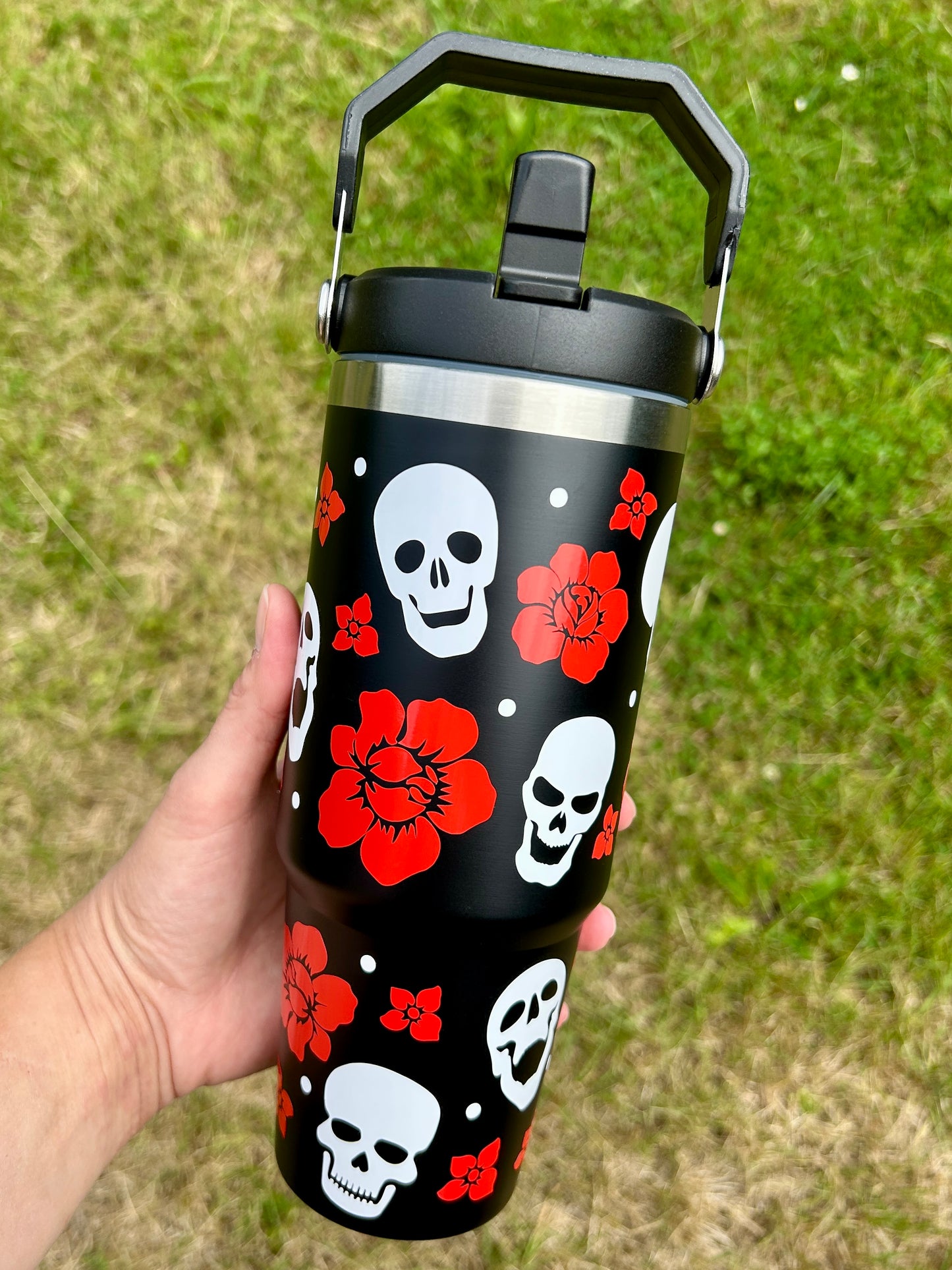 Skulls and flowers - Black 30oz tumbler