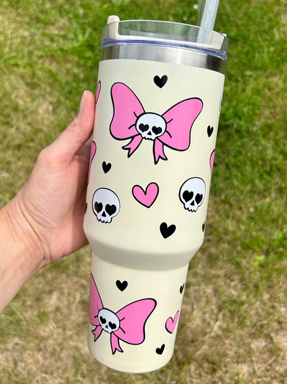 Skulls and bows - Cream 40oz tumbler